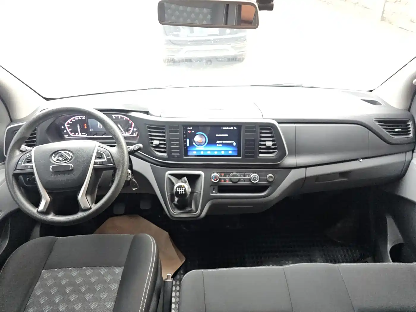 SAIC Maxus Xintu V80 2024 2025 PRO Aoyun 2.0T Manual Short Wheelbase Medium Roof 5/6-Seater