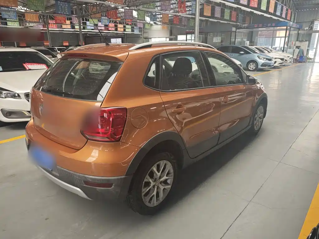 Volkswagen Polo 2015 2014 1.6L Cross Polo Automatic