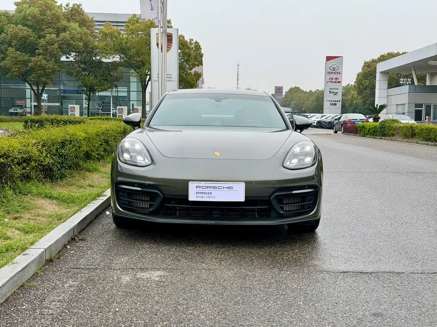 Porsche Panamera 2023 Panamera Executive Long Wheelbase Platinum Edition 2.9T фото 21