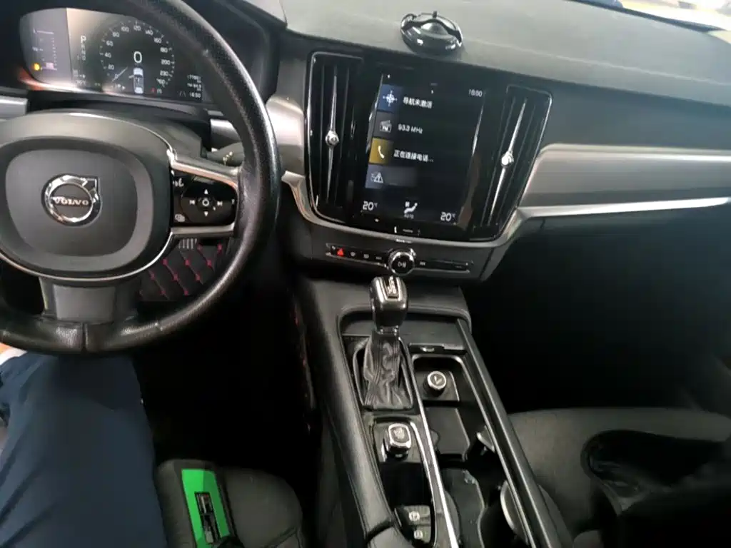 Фото 10 - Volvo S90