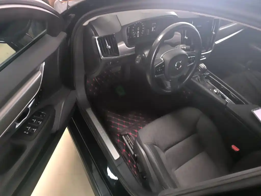 Фото 16 - Volvo S90