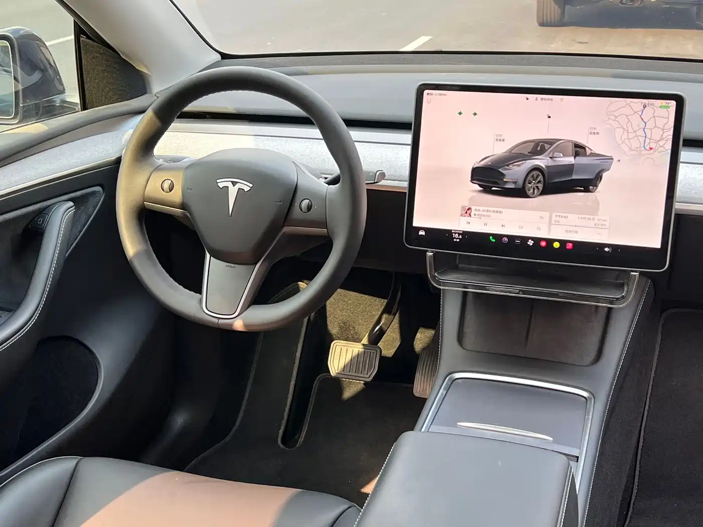 TESLA MODEL Y
