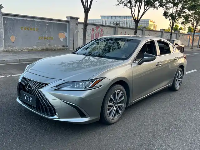 Lexus ES 2022
