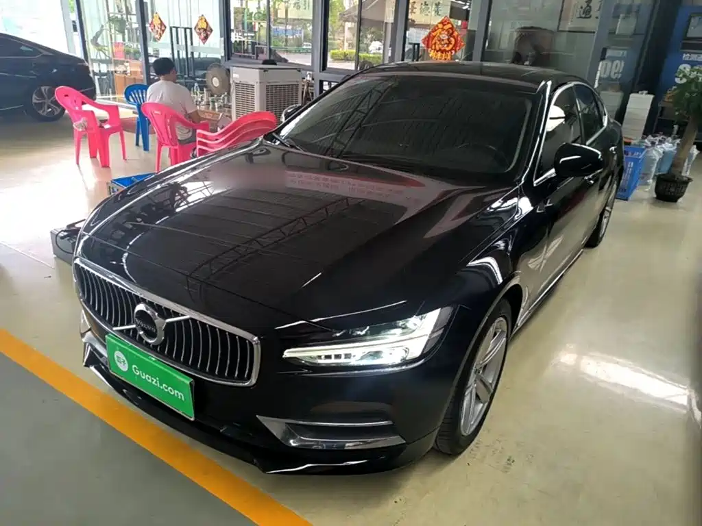 Фото 2 - Volvo S90
