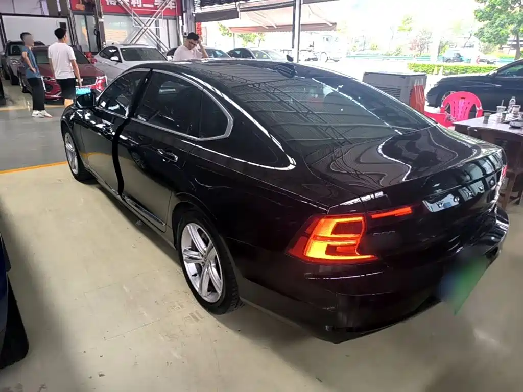 Фото 5 - Volvo S90