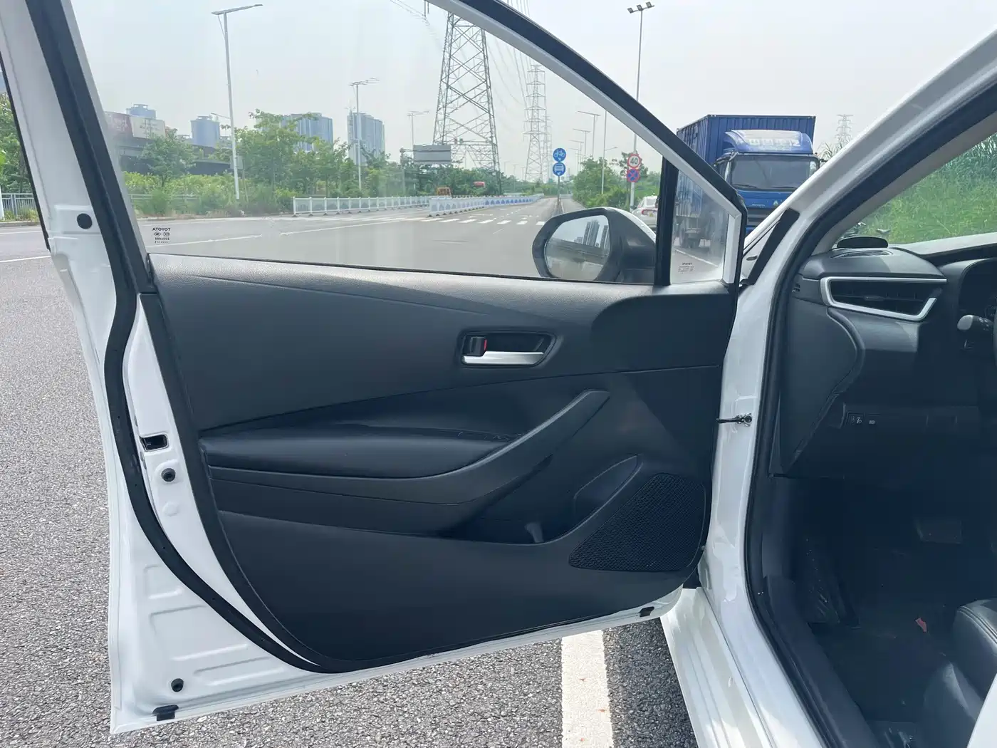 Photo 11 - Toyota Corolla