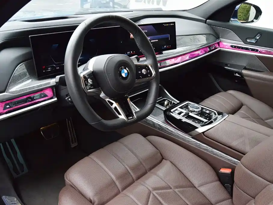 BMW 7 Series 2023 740Li Exclusive M Sport Package фото 6