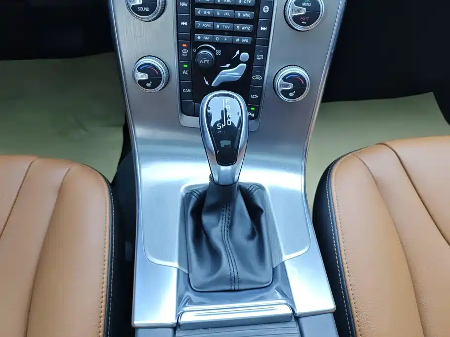 Фото 16 - Volvo S60