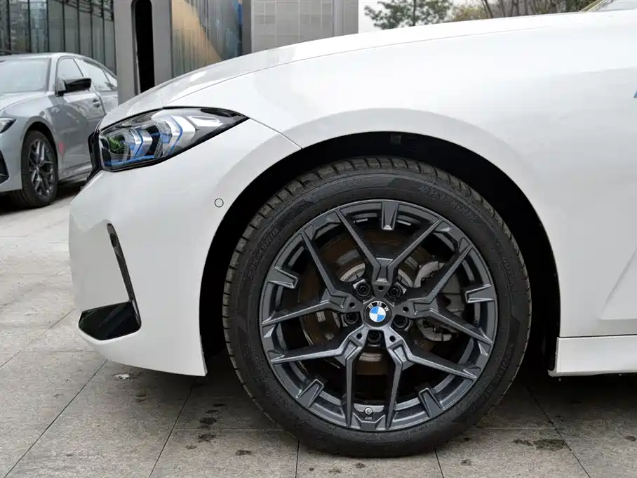 BMW 3 Series 2025 330Li Premium M Sport Night Edition фото 12