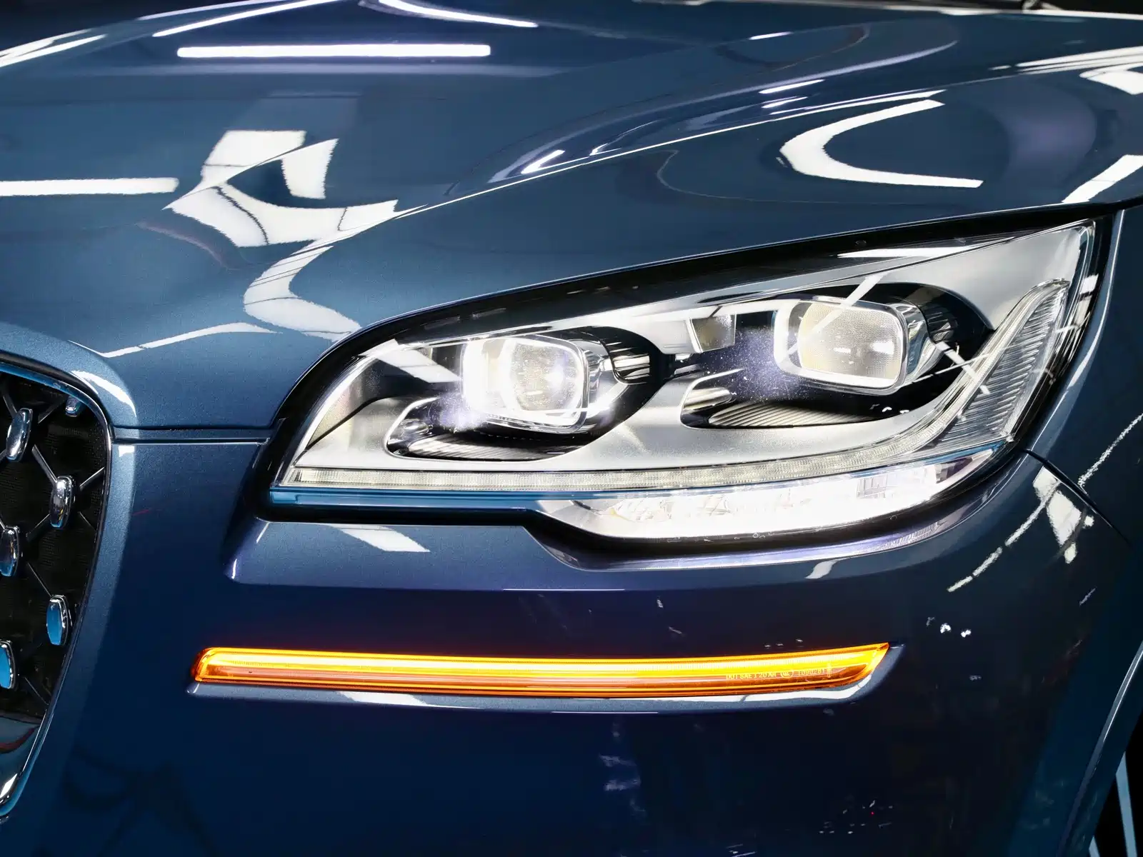 Photo 4 - Lincoln Aviator