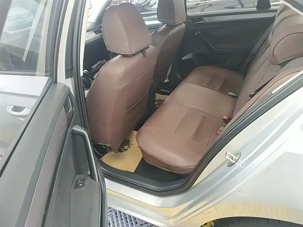 Volkswagen Bora 2016 Model 1.6L Manual Fashion фото 17