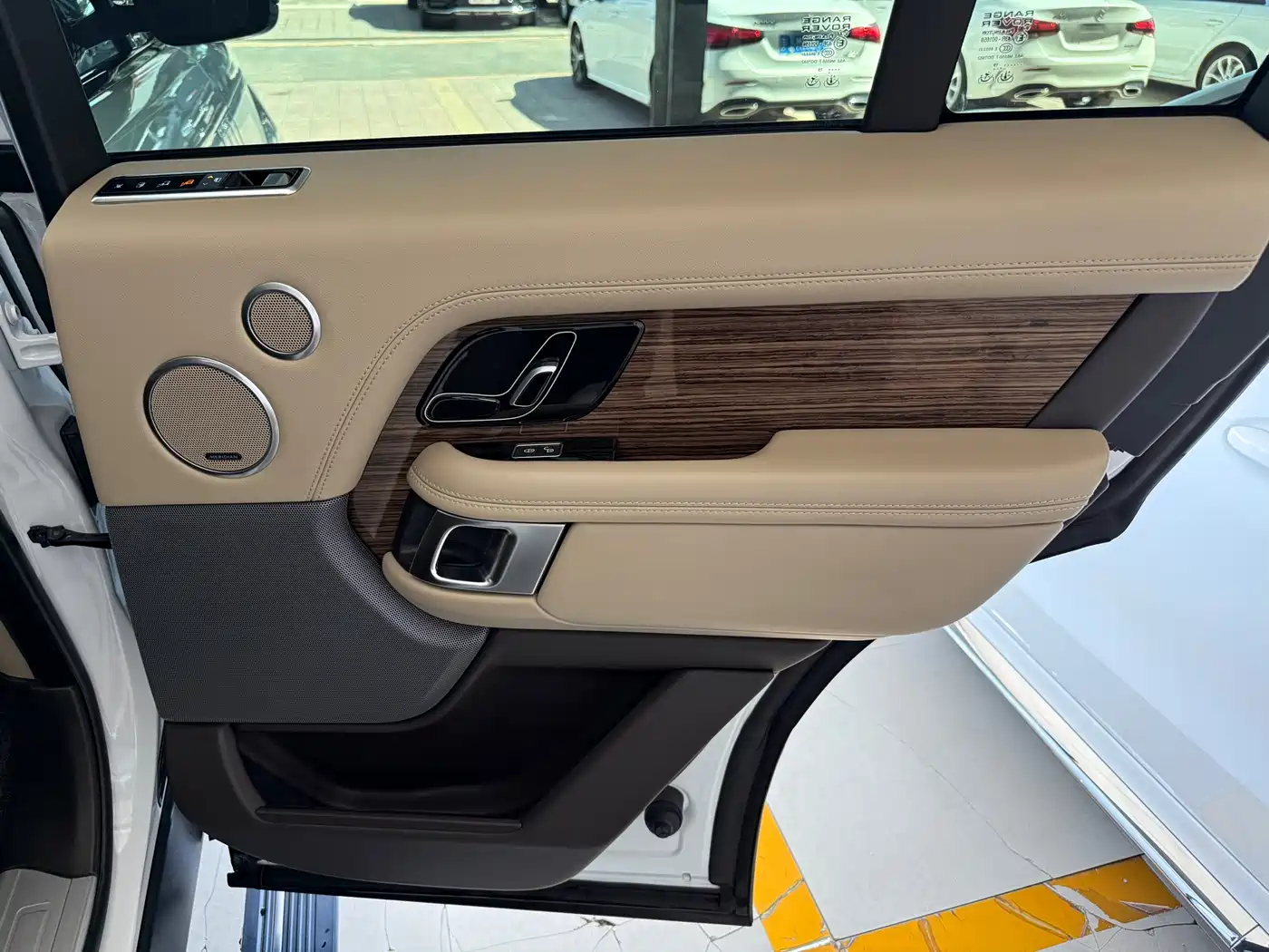 Land Rover Range Rover 2019 3.0 SCV6 Heritage Edition фото 15