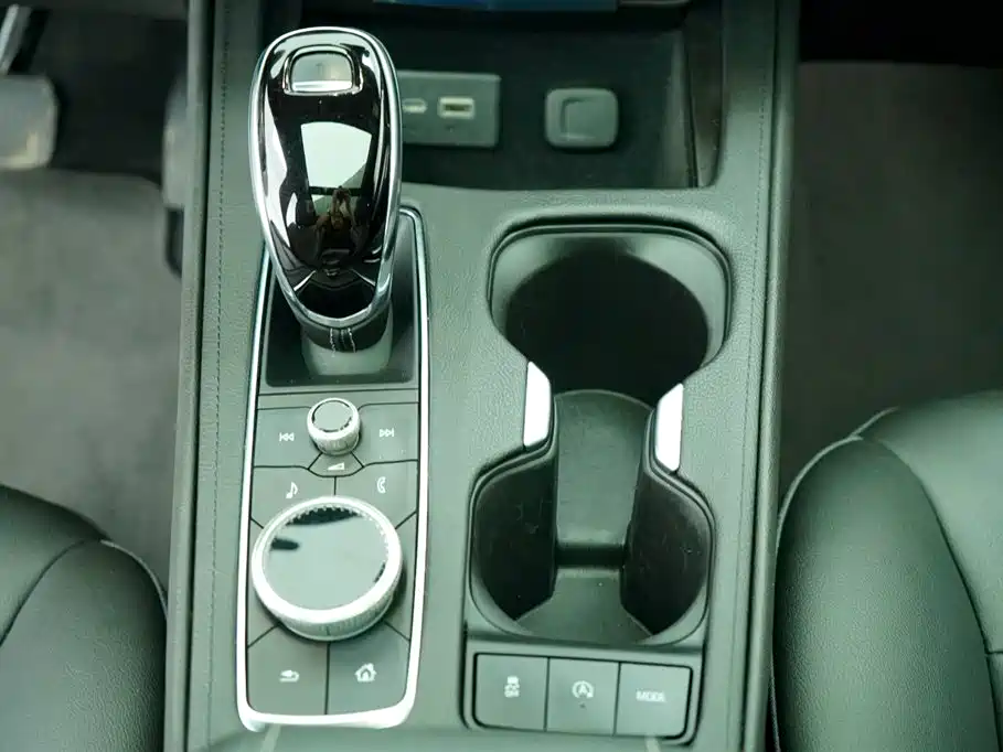 Cadillac XT4 2022 28T FWD Luxury фото 17