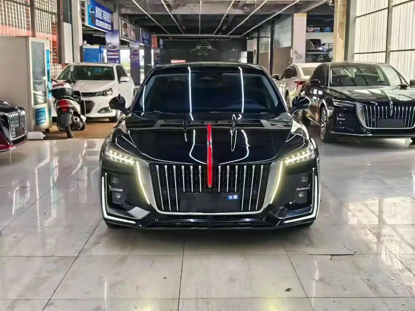Фото 2 - Hongqi H5