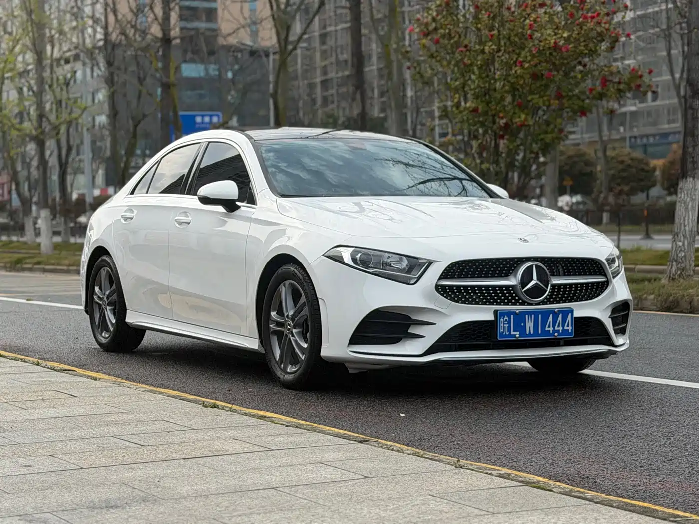 Mercedes-Benz A-Class 2022 A 180 L Sport Sedan фото 3
