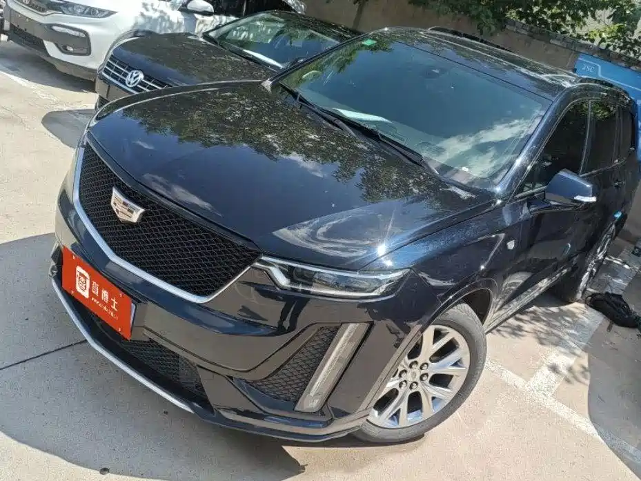Фото 1 - Cadillac XT6