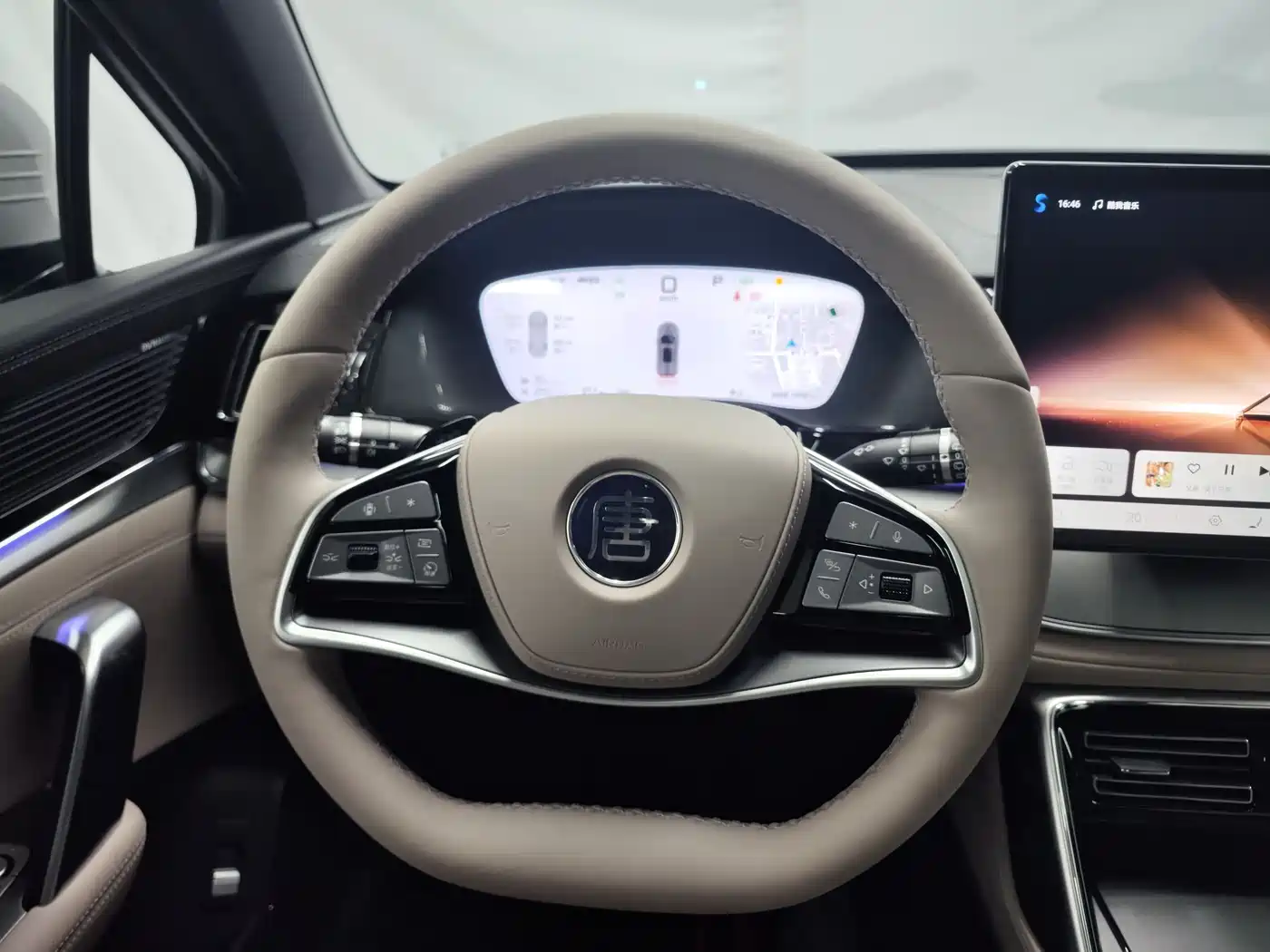 BYD Tang New Energy 2025 Smart Driving Edition DM-i 115KM Flagship фото 10
