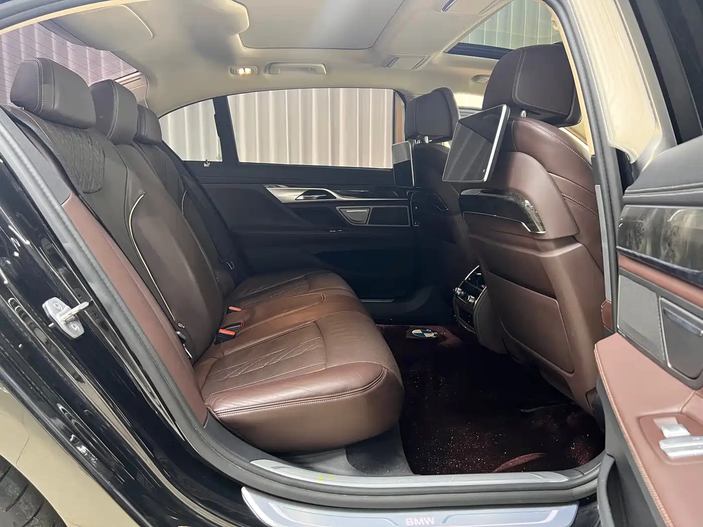 BMW 7 Series 2016 740Li Leading Edition фото 11