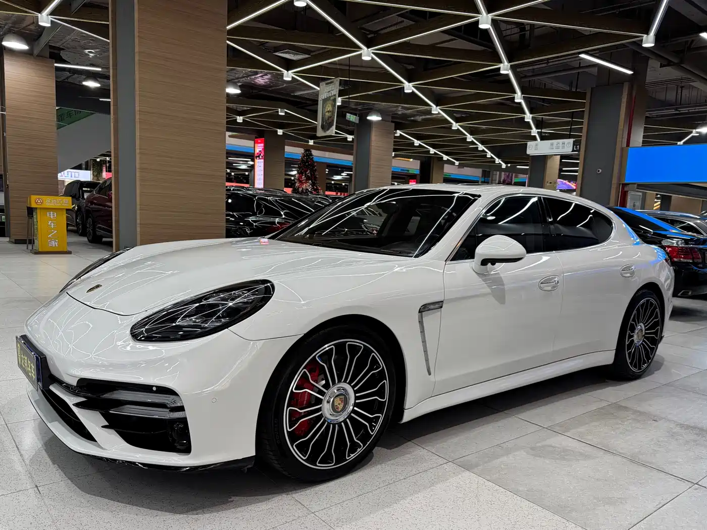 Porsche Panamera 2010 Porsche Panamera Turbo 4.8T фото 3