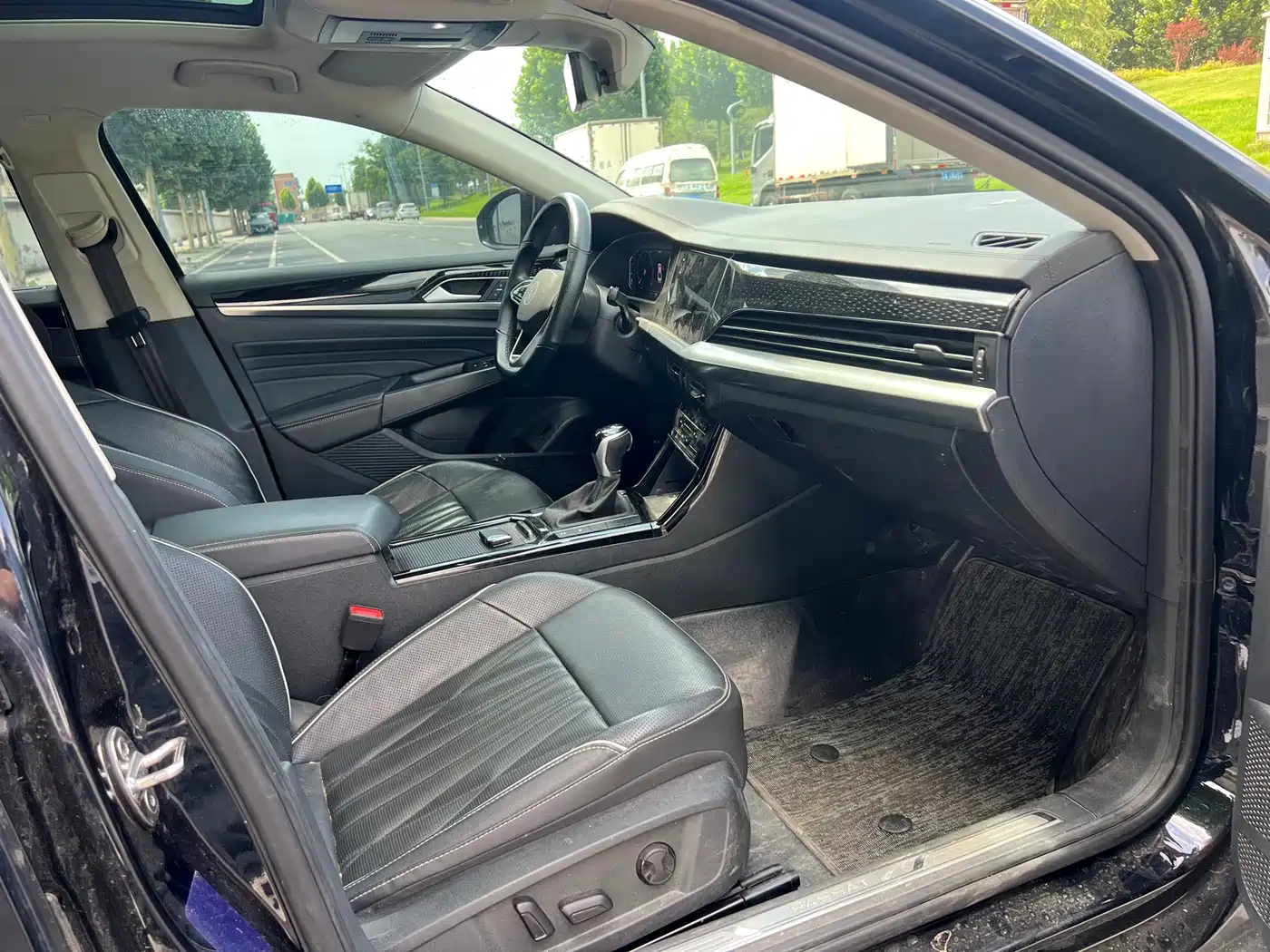 Volkswagen Passat 2023 380TSI Luxury Edition фото 11