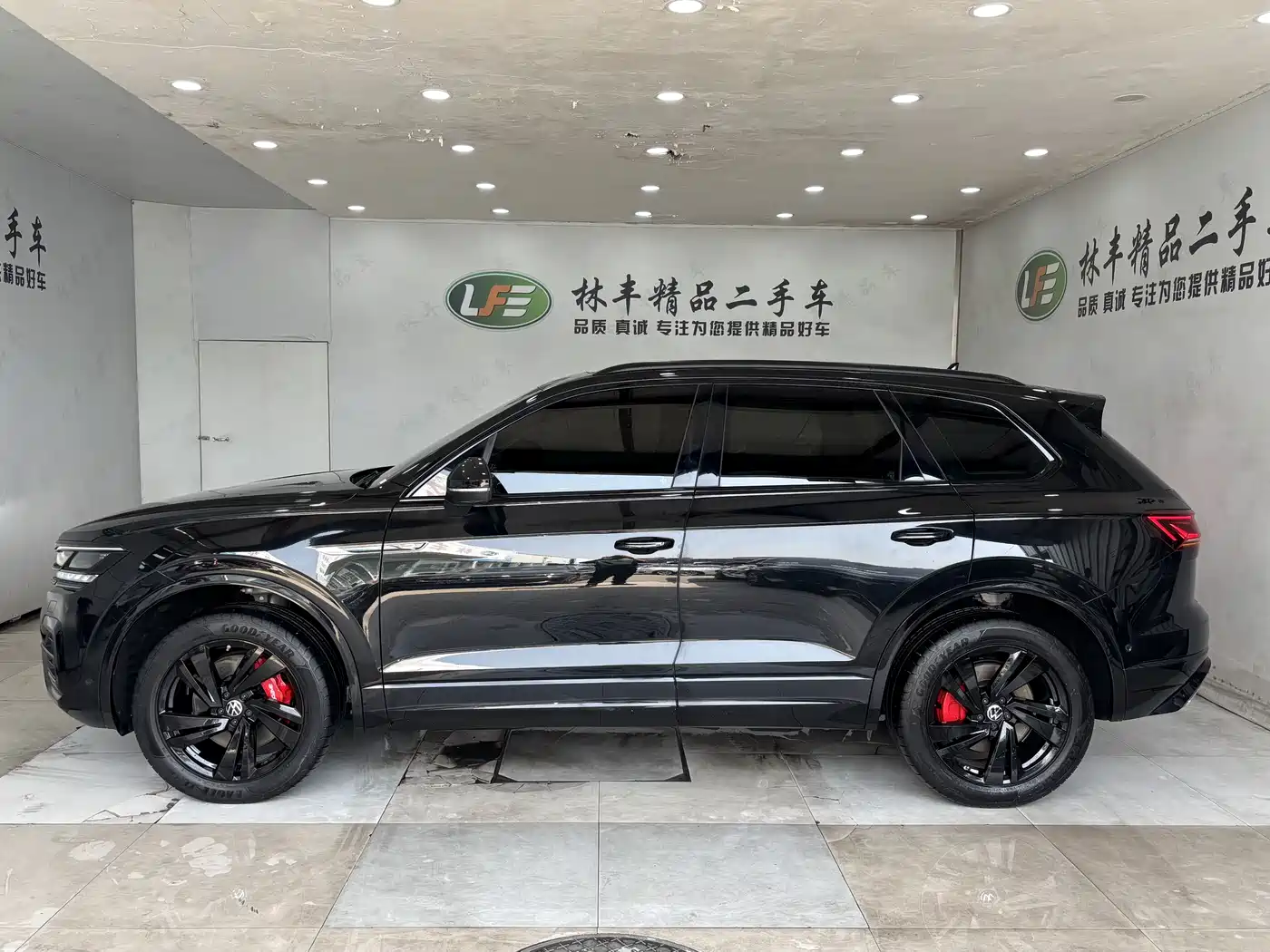 VOLKSWAGEN TOUAREG
