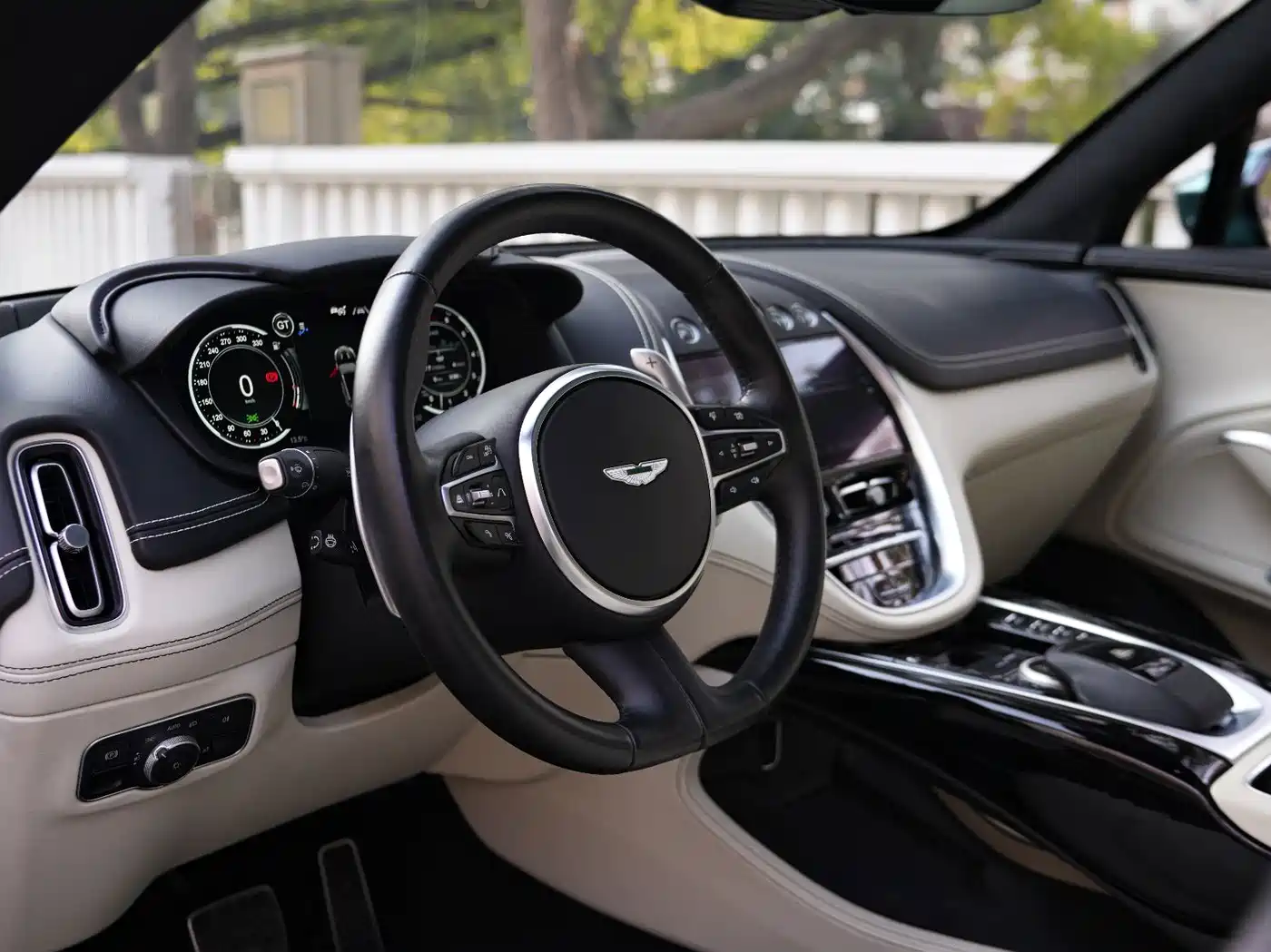 Aston Martin DBX 2023 2023 3.0T STRAIGHT-SIX
