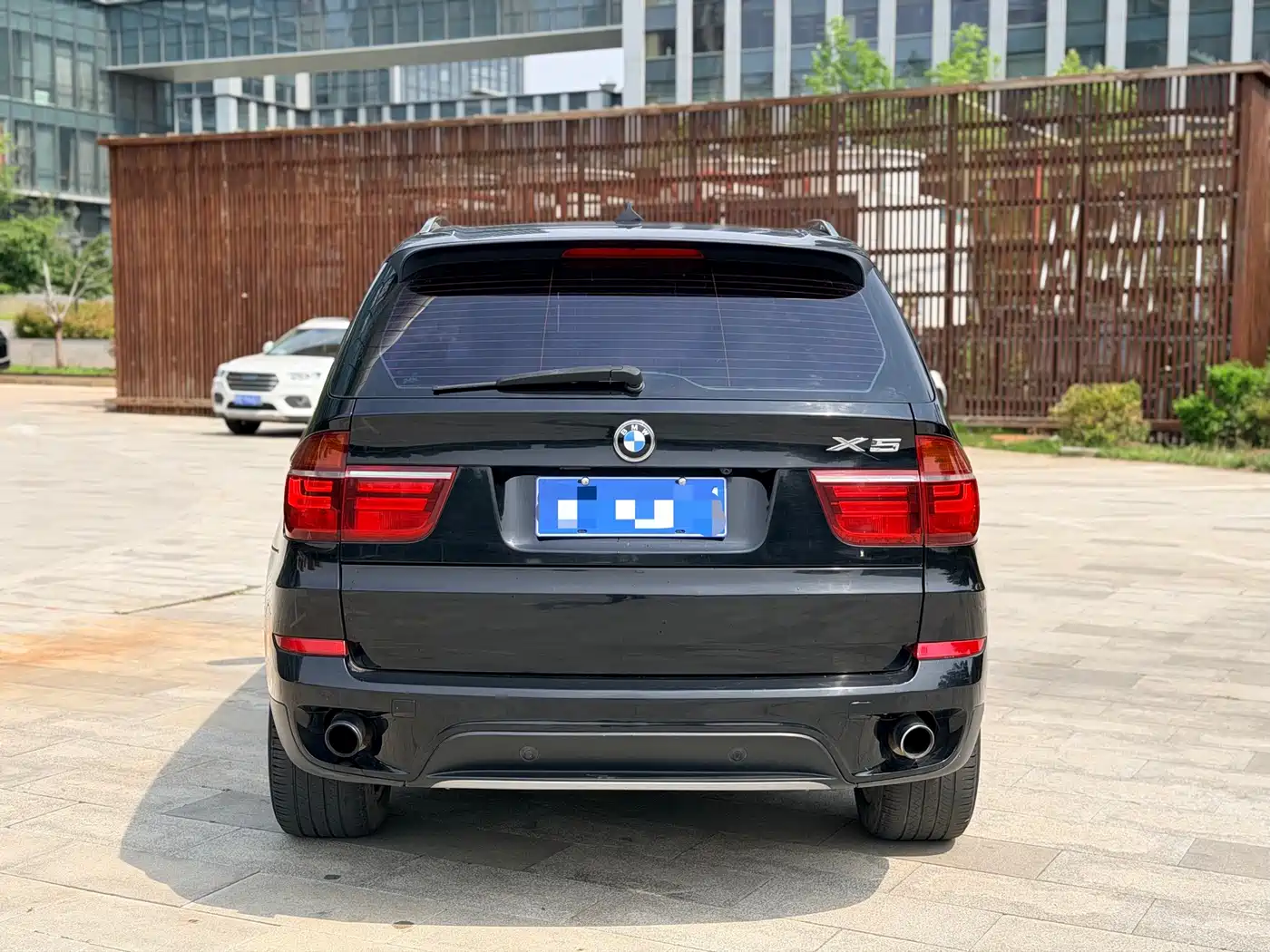 BMW X5 (Import) 2011 xDrive35i Leading Edition фото 5