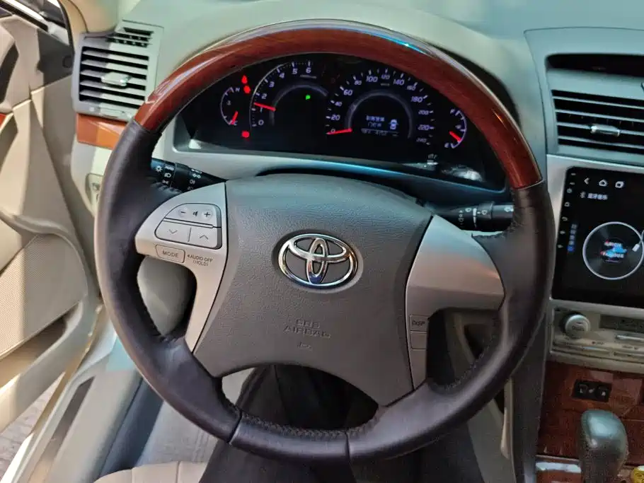 Фото 15 - Toyota Camry
