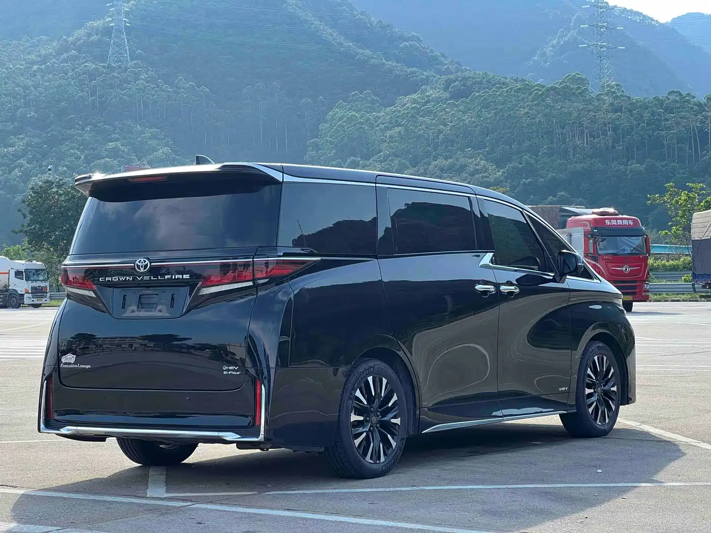 Toyota Vellfire 2024 Crown Hybrid 2.5L Executive Premium Edition фото 6