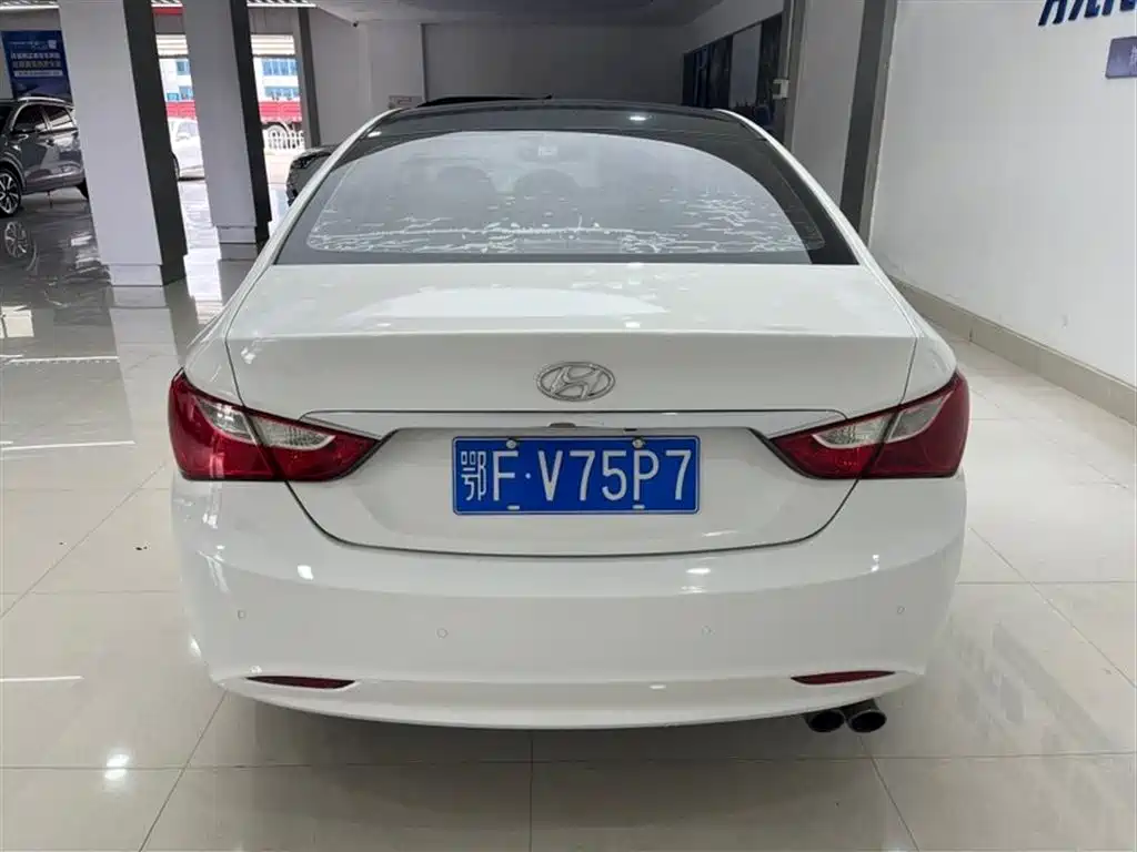 Hyundai Sonata 2011 2.0L Automatic Fashion фото 8