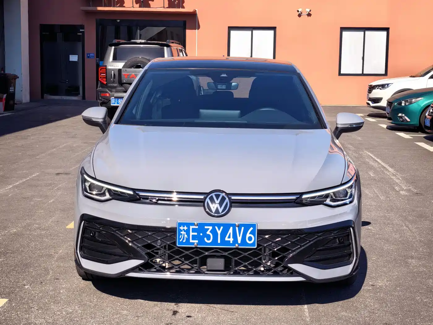 Volkswagen Golf 2025 Facelift 300TSI R-Line фото 2