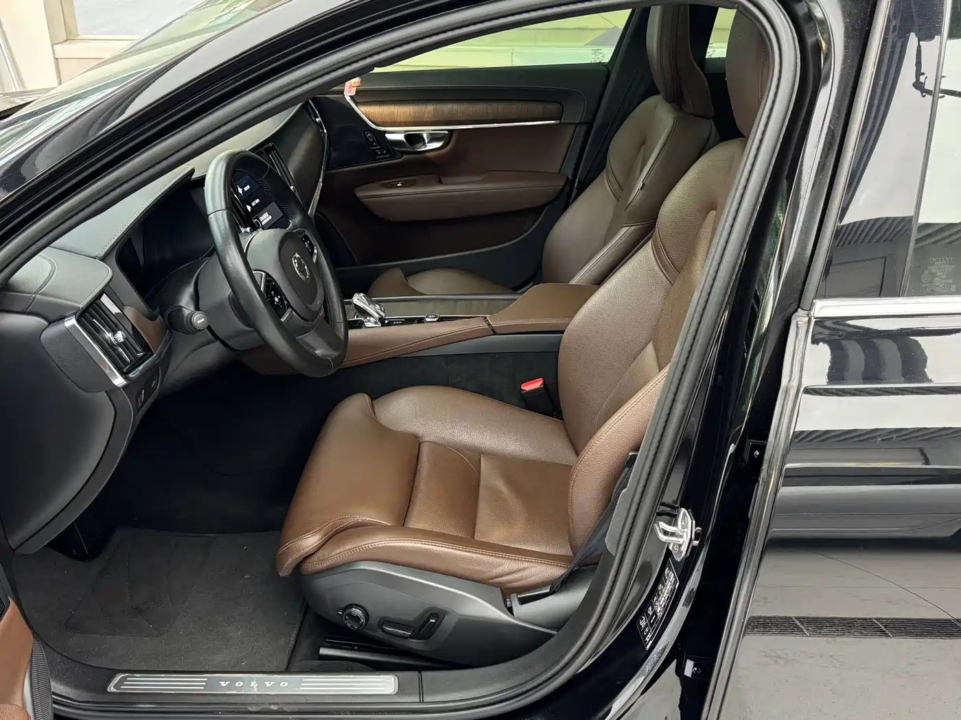 VOLVO S90