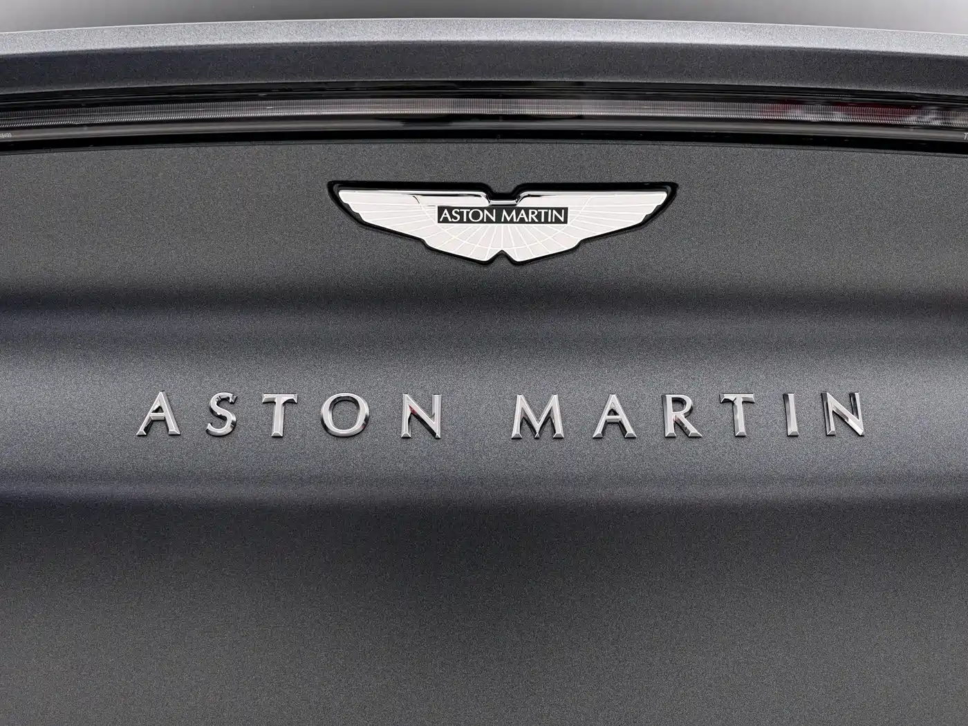 ASTON MARTIN DBX