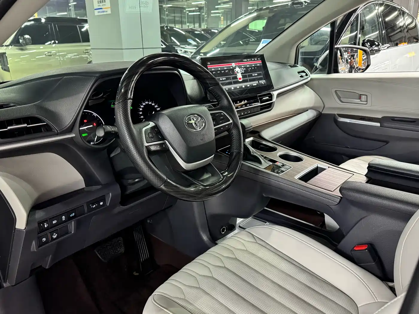 Toyota Sienna 2023 2.5L Hybrid Comfort Edition фото 9