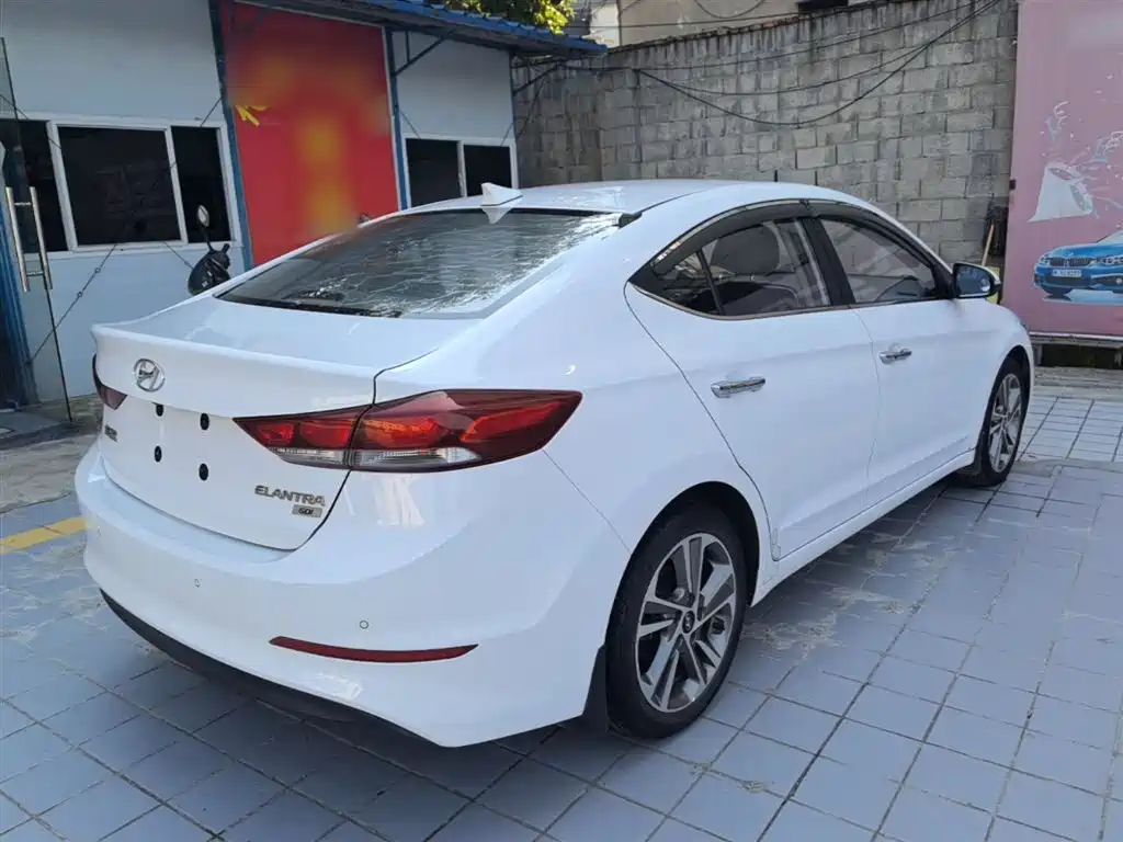 Hyundai Elantra 2016 Model 1.6L Automatic Smart Elite фото 7
