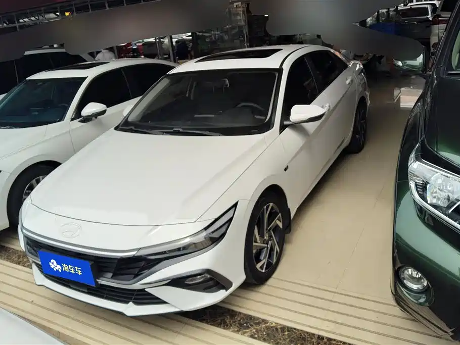 HYUNDAI ELANTRA