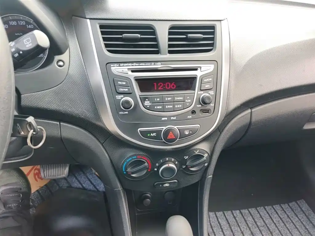 Hyundai Reina 2014 Model 1.4L Automatic GLX фото 13