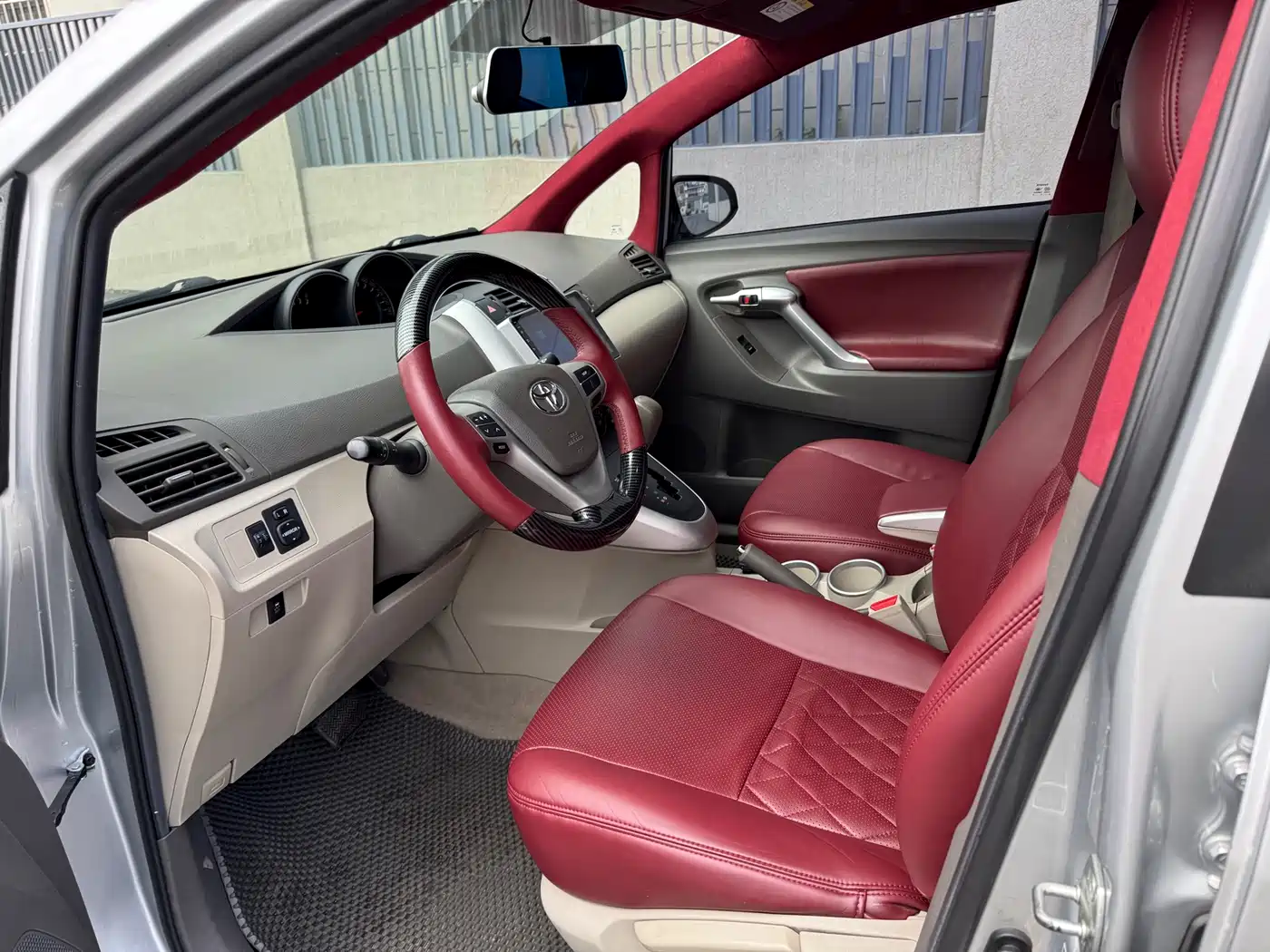Toyota E'Z 2014 Xingyao 180E CVT Elite фото 5