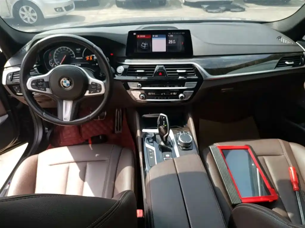 BMW 5 Series 2019 525Li M Sport Package фото 10