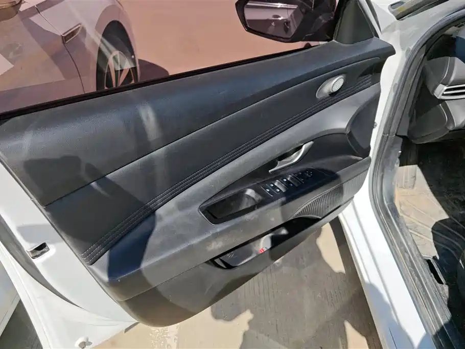 Hyundai Elantra 2022 1.5L CVT GLX Elite Edition фото 7