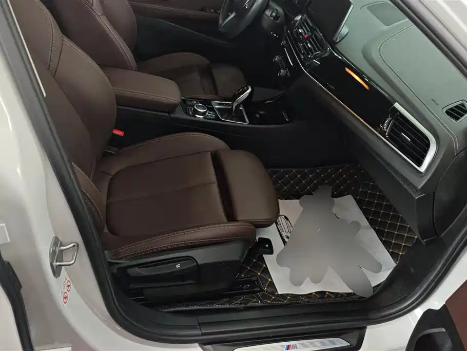 BMW 1 Series 2022 120i M Sport Shadow Edition фото 8