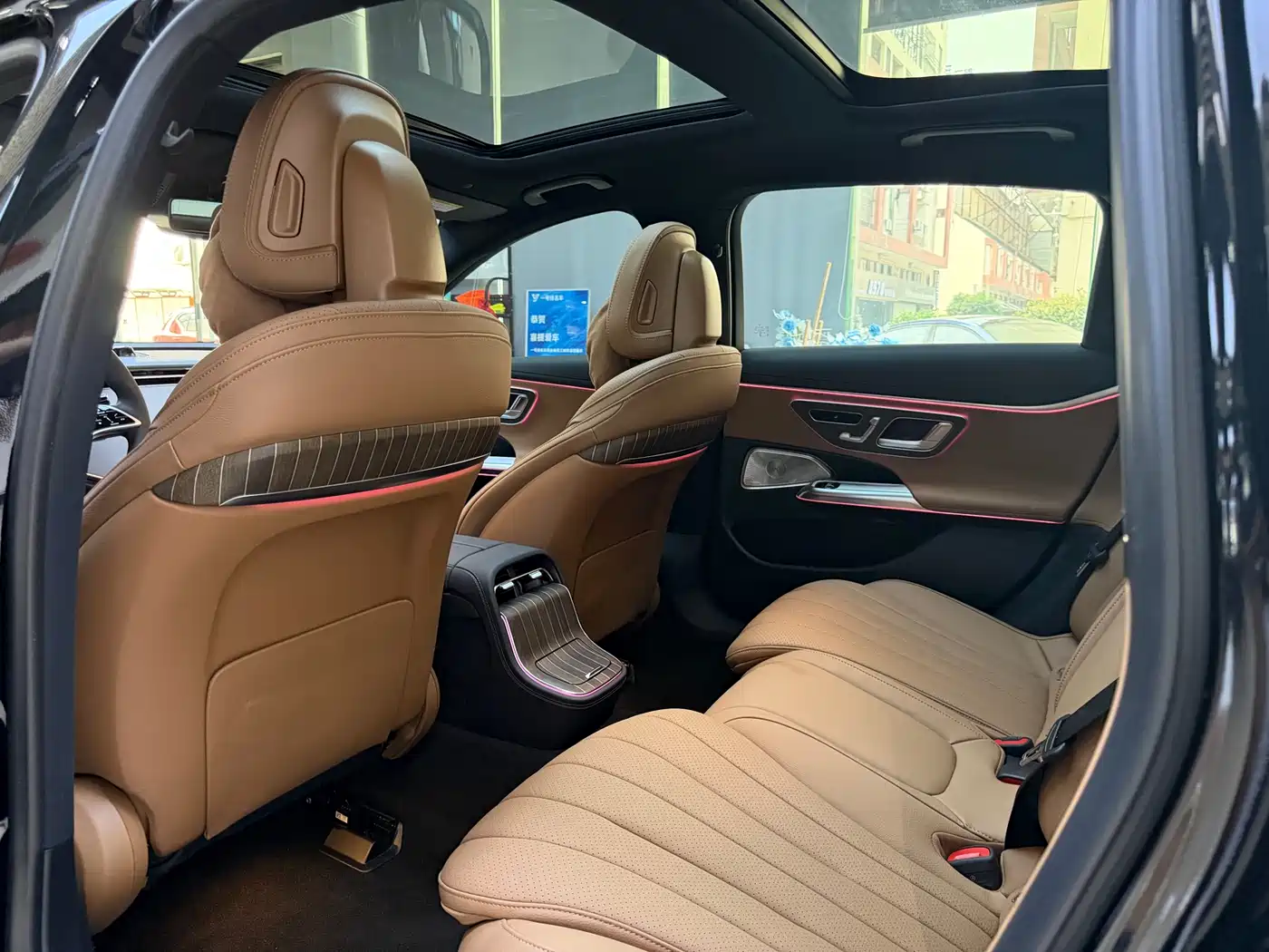 Mercedes-Benz E-Class 2024 Model E 300 L Luxury фото 10