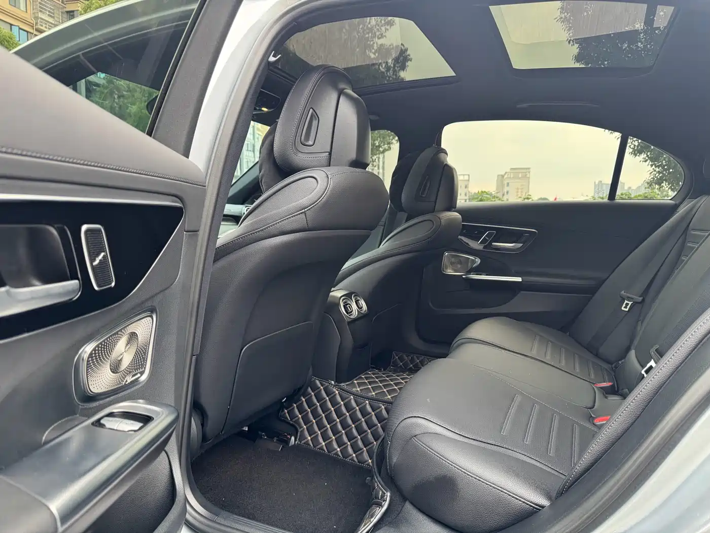 Mercedes-Benz C-Class 2023 Facelift C 260 L Night Sport Edition фото 12