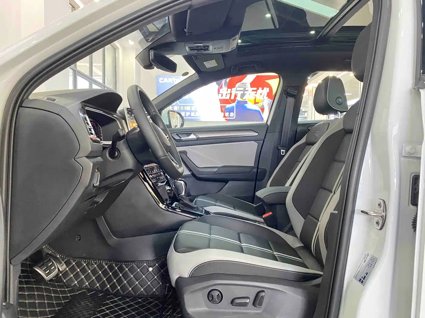 Volkswagen T-ROC 2025 Facelift 300TSI DSG 2WD Dawn Edition фото 8