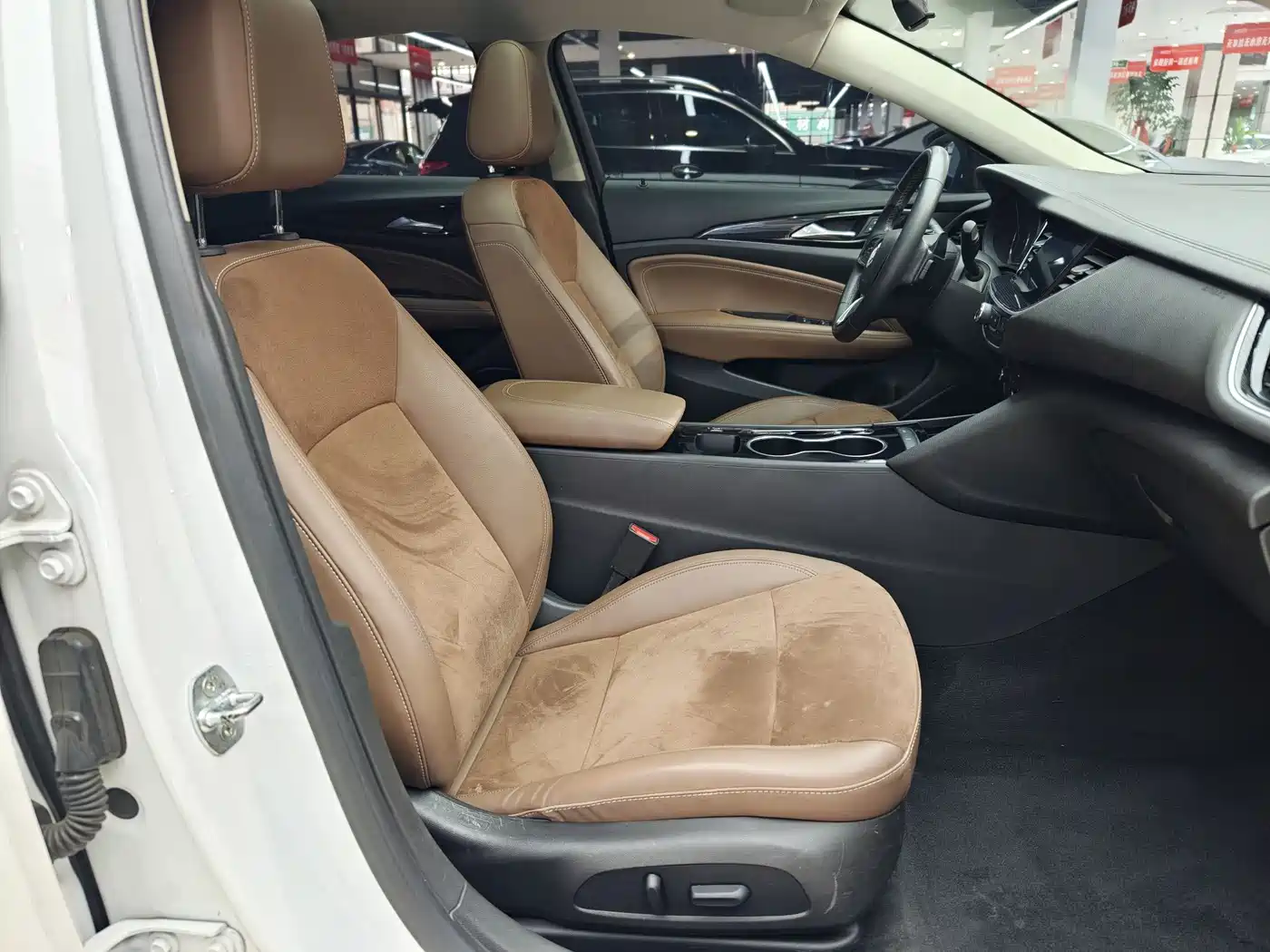Buick Regal 2020 552T Luxury фото 11