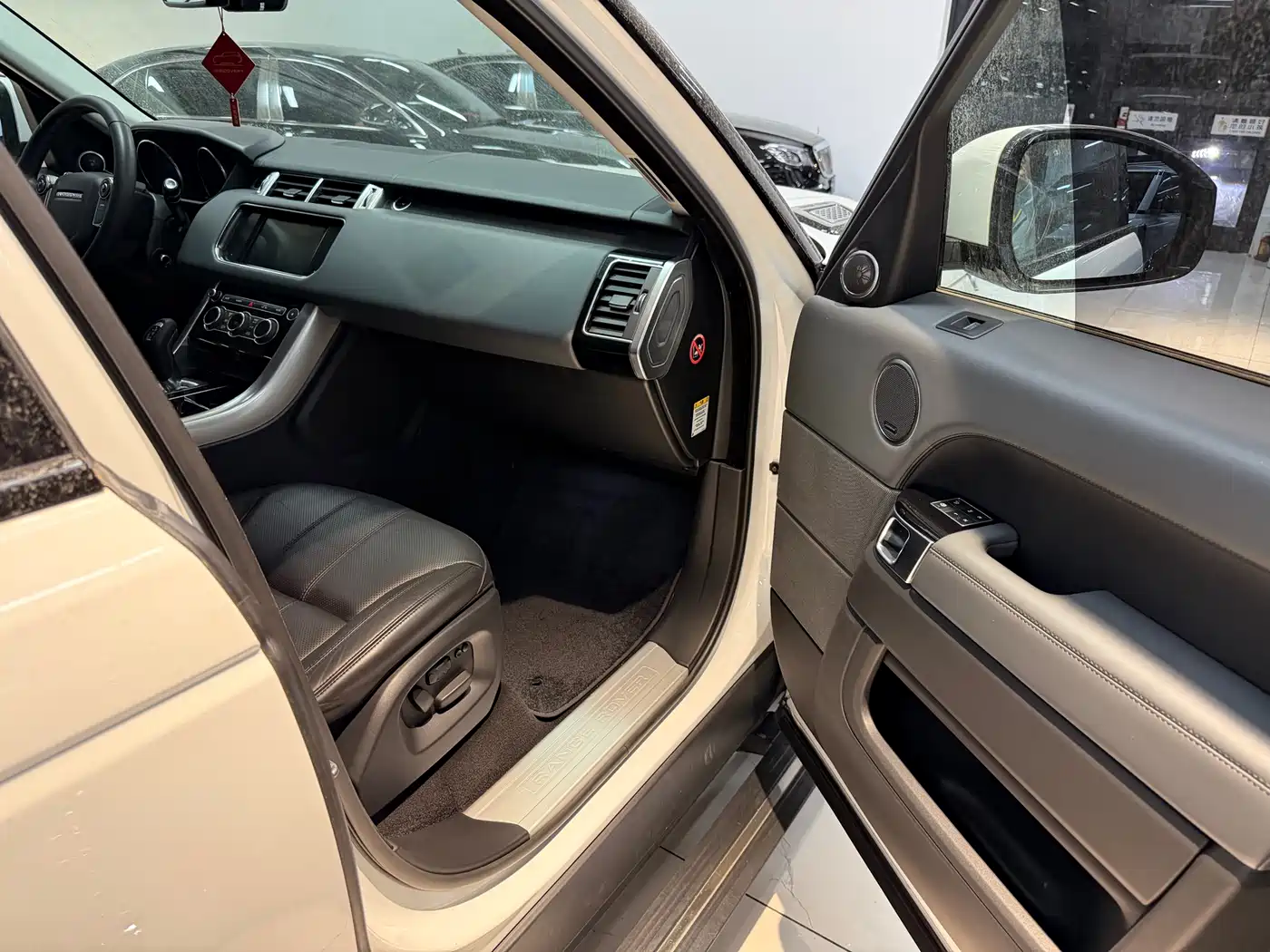 Land Rover Range Rover Sport 2015 3.0 SC V6 HSE фото 23