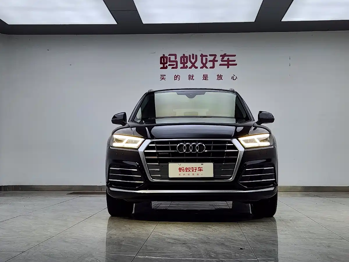 Audi Q5L 2020 Facelift 40 TFSI Honor Fashion фото 2