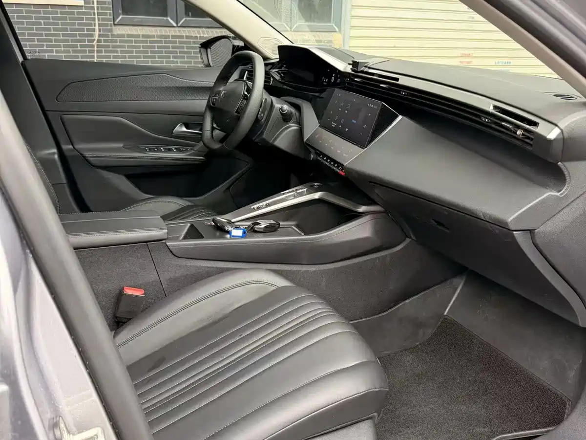 Peugeot 408X 2023 Charm Edition фото 6