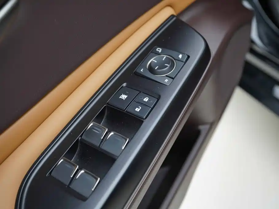 Фото 10 - Lexus ES