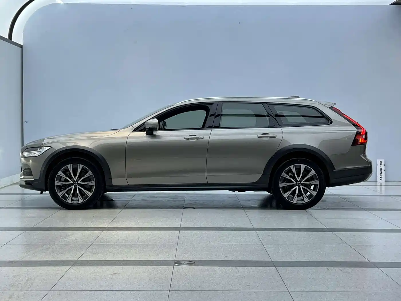 Volvo V90 2023 2022 Cross Country B5 AWD Momentum